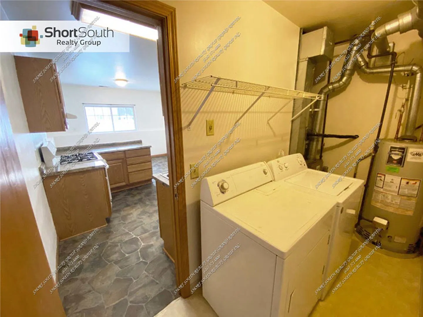 4 bed 2 bath Single Family Home — Photo 3