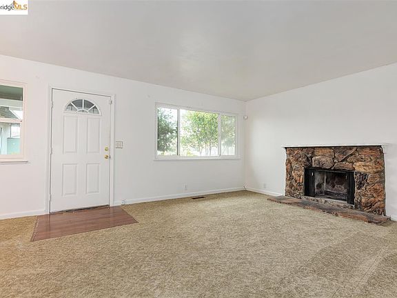 4th image of 906 Stanton Ave