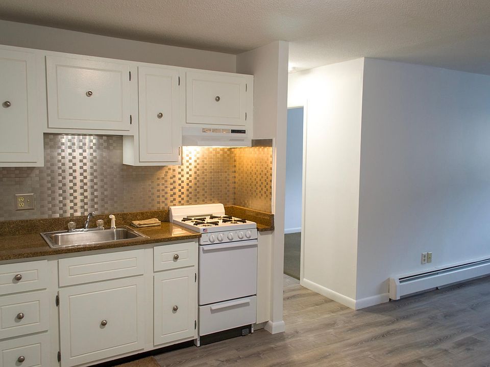 Bright kitchen with appliances in great condition