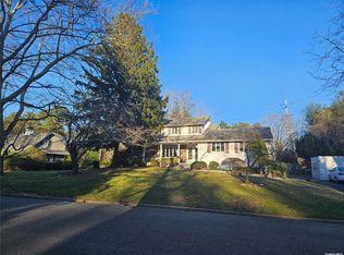 19 Millet St, Dix Hills, NY 11746