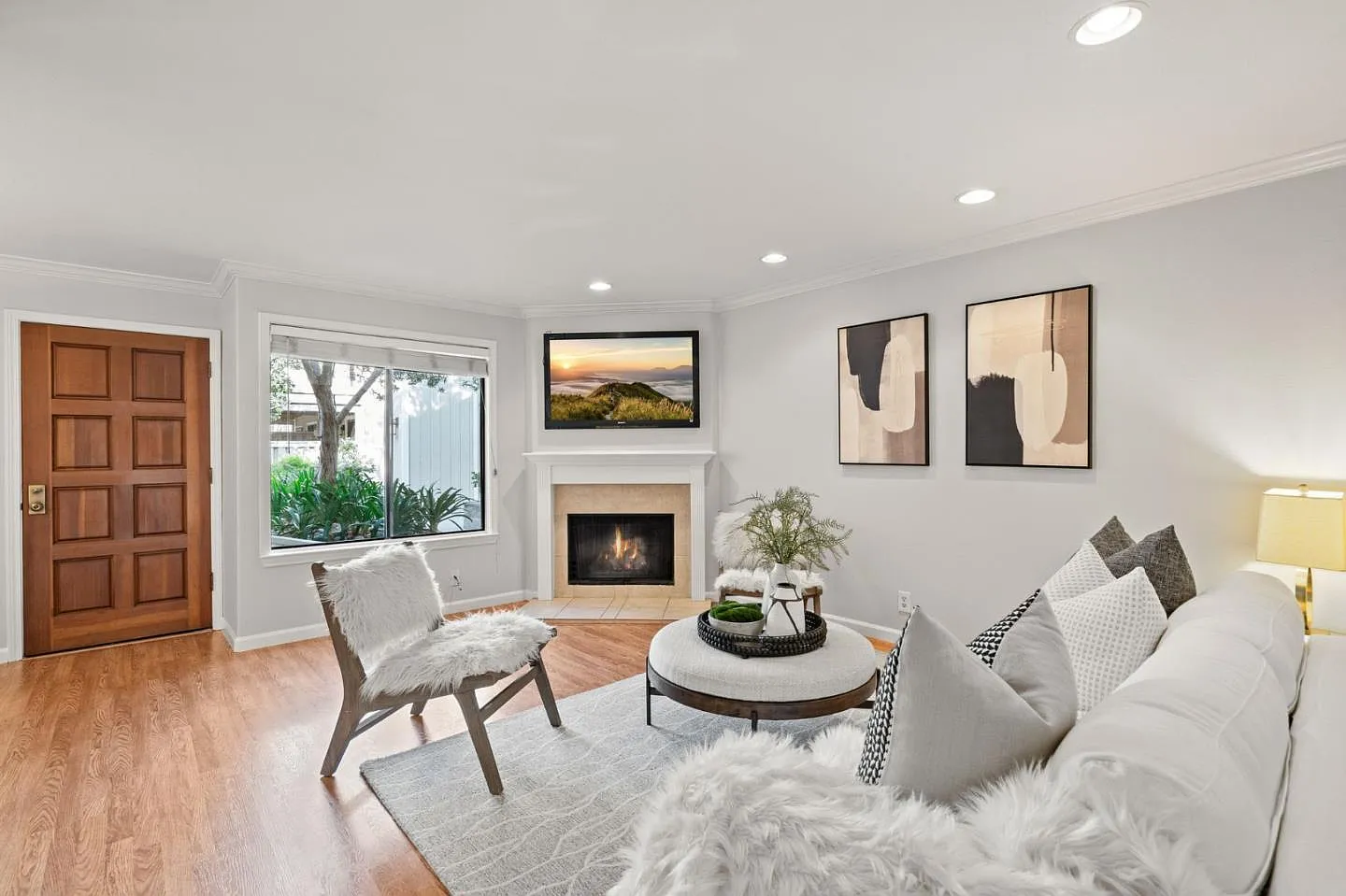 2 bed, 841 sqft, $3,100 — Photo 1