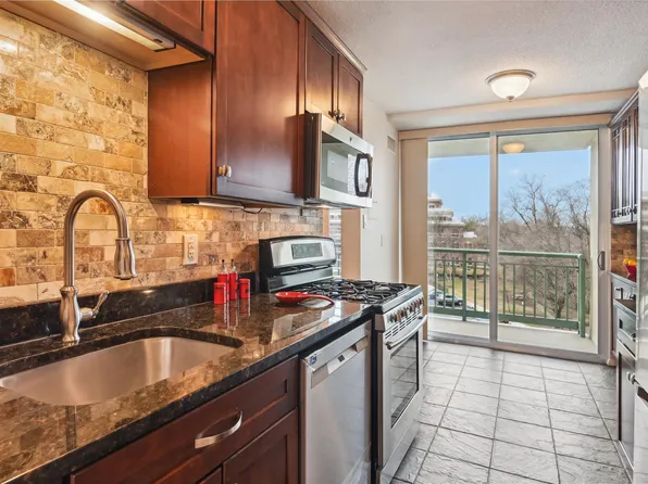 501 Slaters Ln APT 324, Alexandria, VA 22314