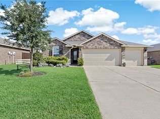 2022 Eagle View Dr, Navasota, TX 77868