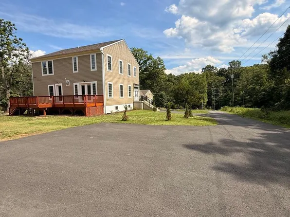 12304 Popes Head Rd, Fairfax, VA 22030