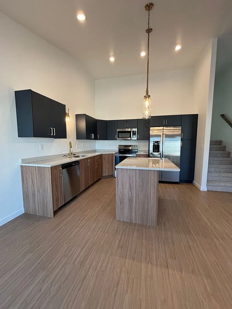 3 Bedroom 3 Bathroom Townhomes — Photo 3