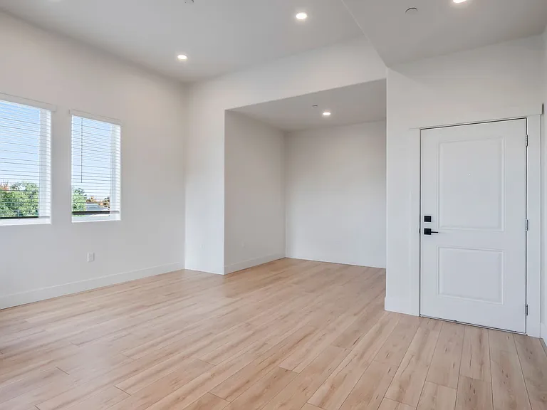 470 NW Fir Ave #201 — Photo 15
