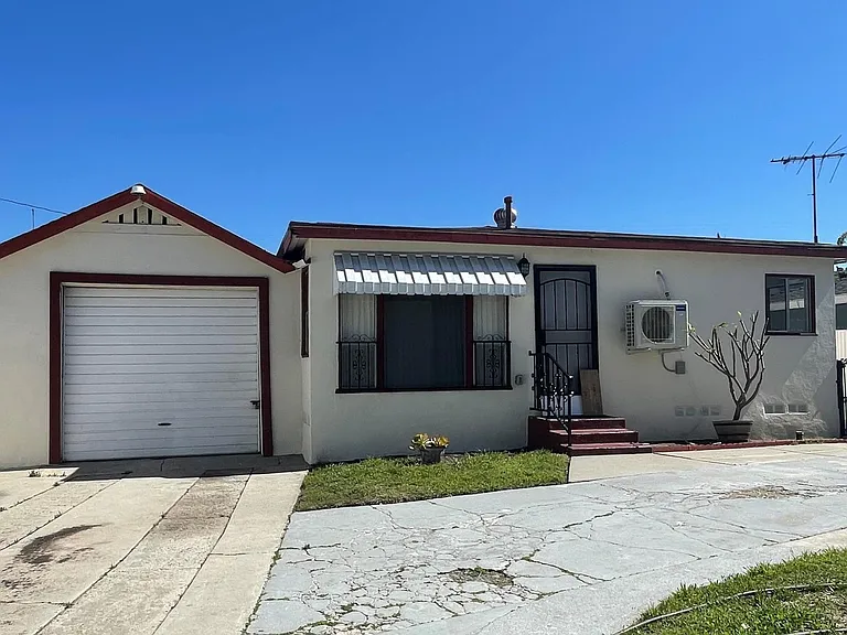 150 N Hicks Ave — Photo 1