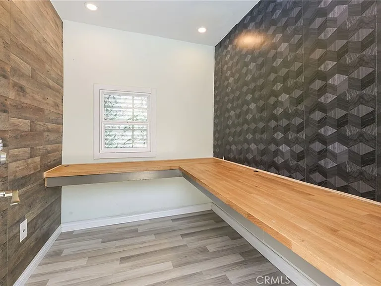 23205 Azela Cir — Photo 43