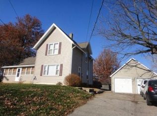 915 W 12th St, Cedar Falls, IA 50614