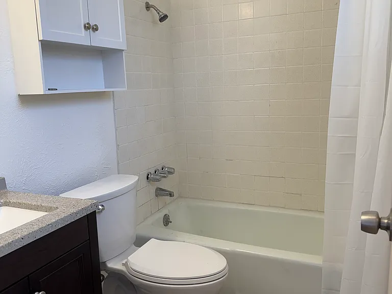 3433 Crest Ave SE #C — Photo 2