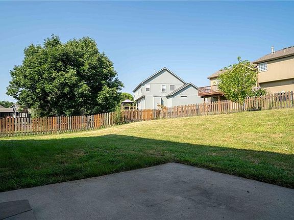 5th image of 10760 N Laurel Ave