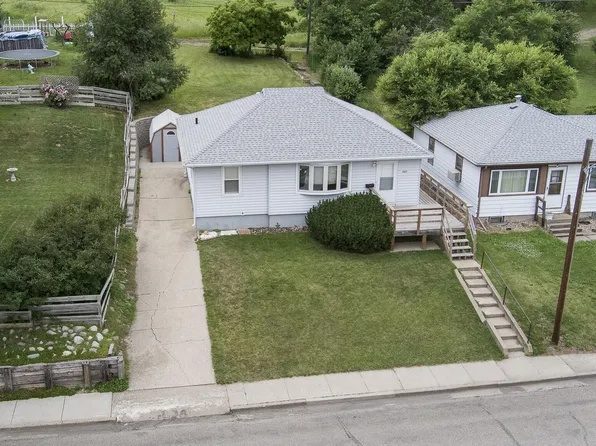 605 8th Ave NW, Mandan, ND 58554