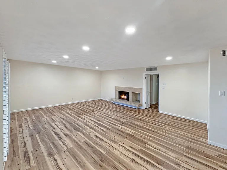 2301 Ridgmar Plz — Photo 3