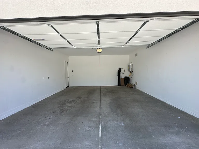 10319 W Harmony Ln — Photo 43