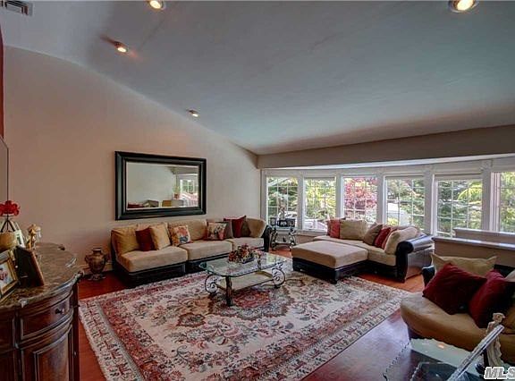 4th image of 3416 Hewlett Ave