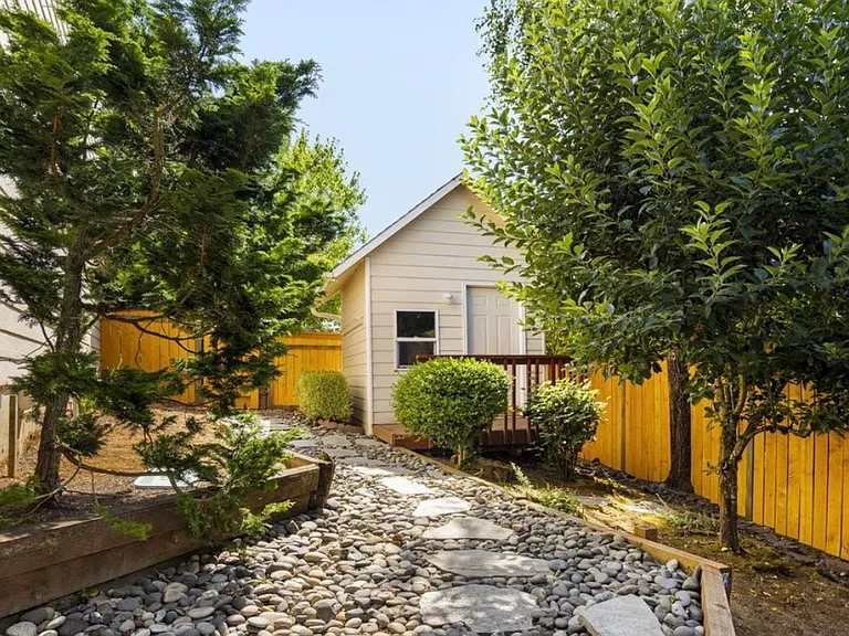 5392 SE 13th Ct — Photo 34