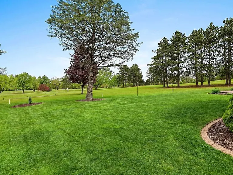 529 Golf Side Ct — Photo 3