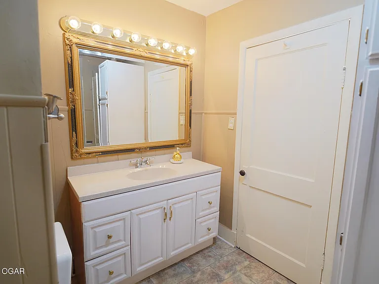 2720 Douglas Fir Rd — Photo 9