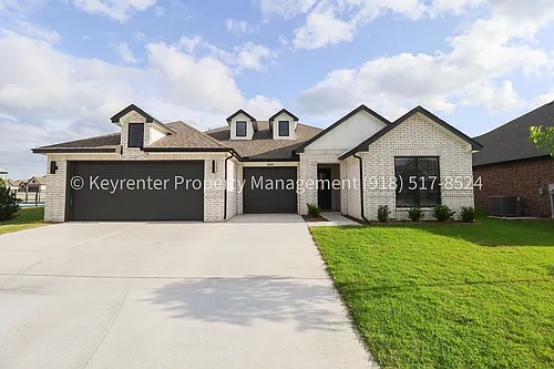 3809 W Laredo St Photo 1