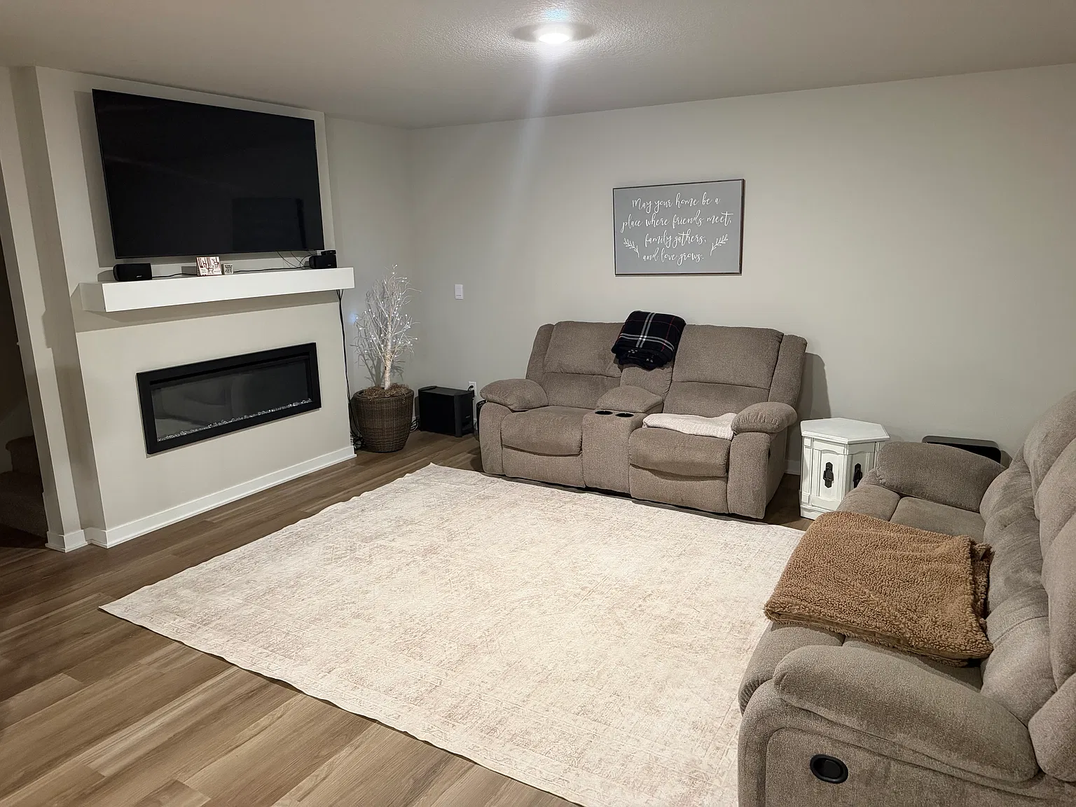3 bed, 1818 sqft, $2,300 — Photo 2