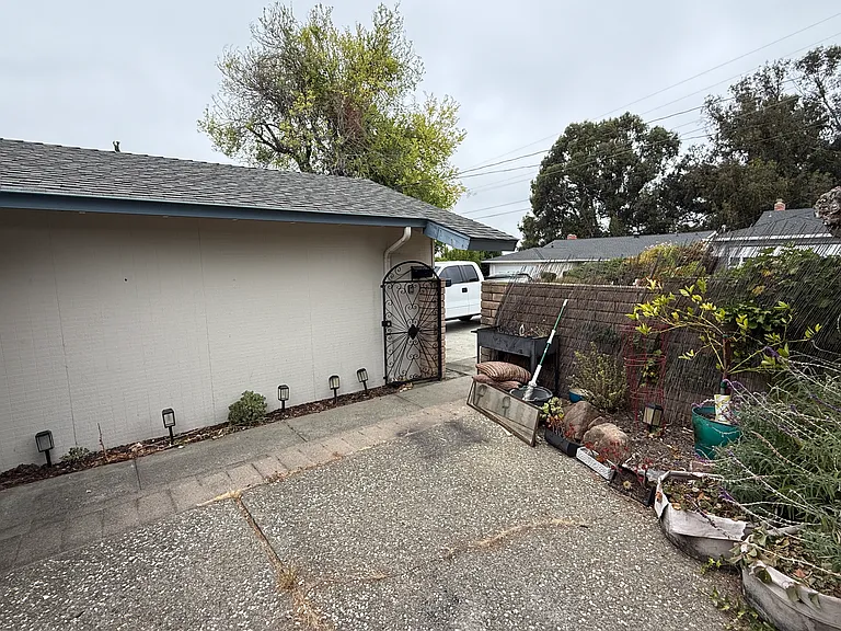 2027 Nina Ct — Photo 3