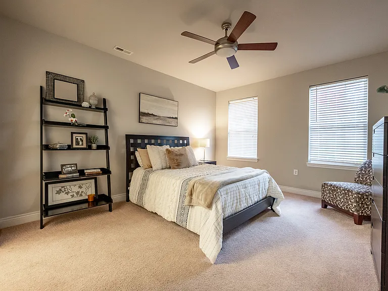 Central Park Apartments — Photo 16