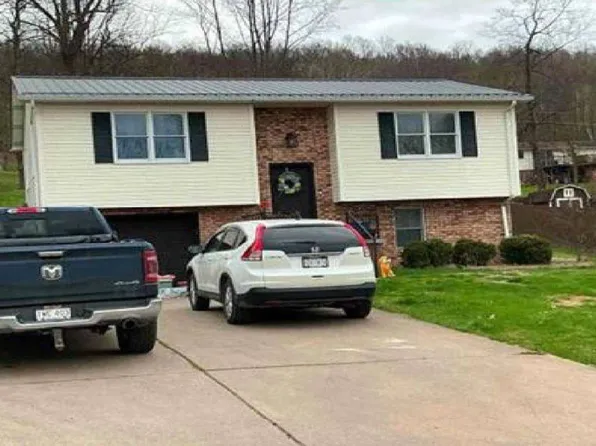 814 N 7th Ave, Paden City, WV 26159