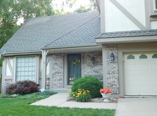8518 Alden Ln, Lenexa, KS 66215