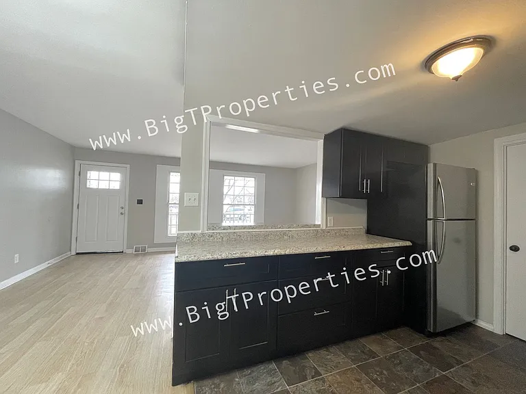 16 W Clairmont Dr — Photo 7