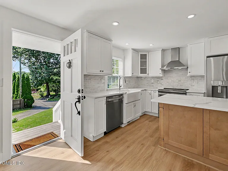 25 Hoover Rd — Photo 4