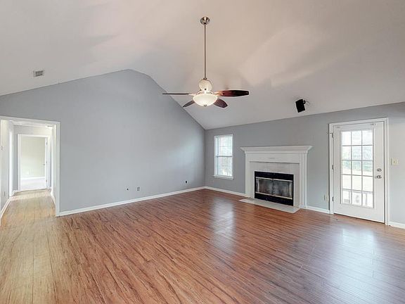 5th image of 1009 Pleasant Valley Dr