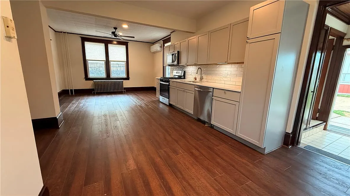 3 bed, 2.5 bath, 1778 sqft, $2,595 — Photo 3