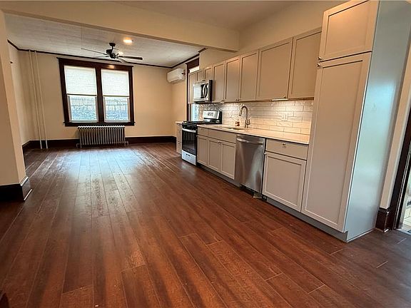 3rd image of 3241 Freemansburg Ave