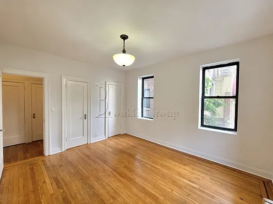 Rented by Bouklis Group | media 9