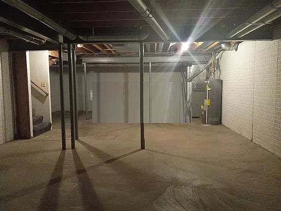 4th image of 2565 York St