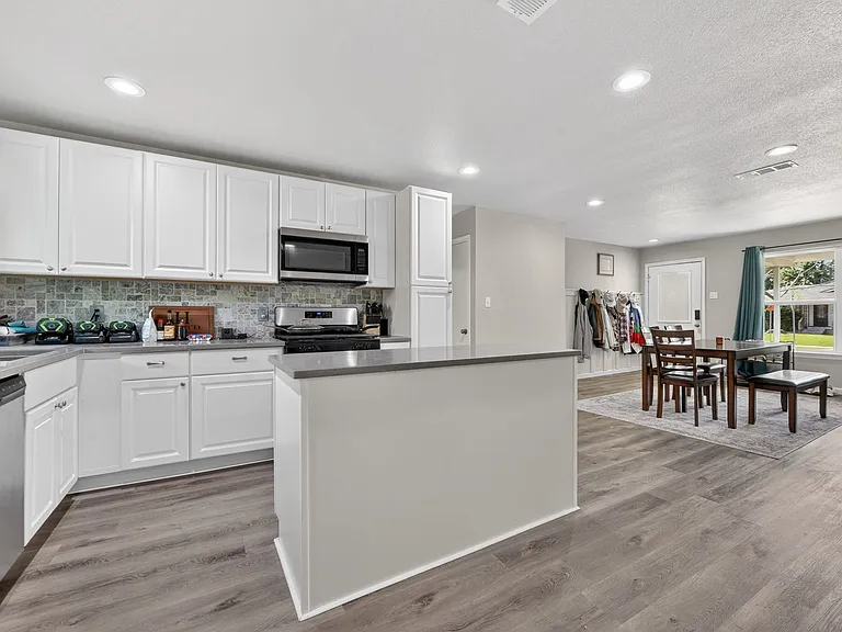 324 N Shore Pl — Photo 11