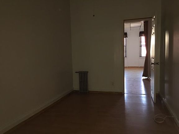 3rd image of 209 Kingsland Ave APT 3R