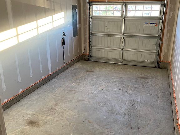 2nd image of 749 Flint Dr