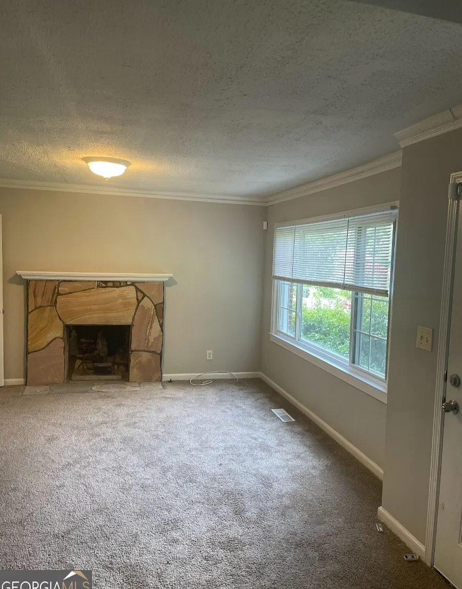 3 bed, 1.5 bath, 1186 sqft, $1,499 — Photo 2