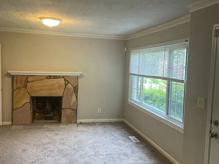 1589 Pinehurst Dr SW — Photo 2