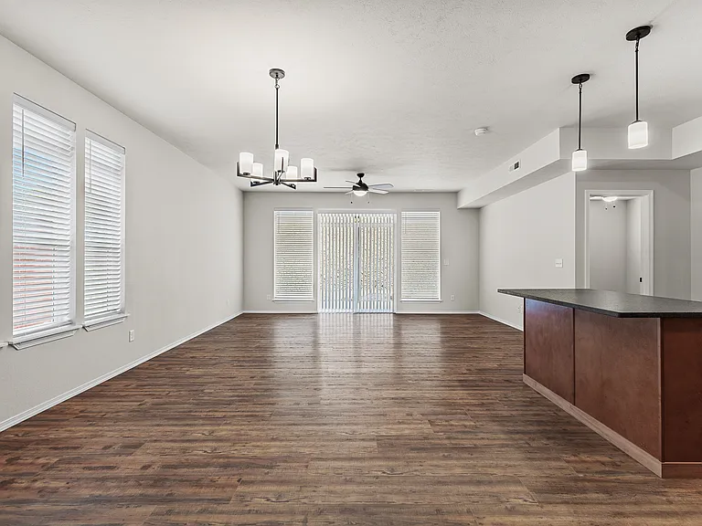 8414 N Phoebe Ct — Photo 2