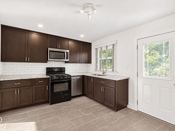3rd image of 4905 Hillside Ave