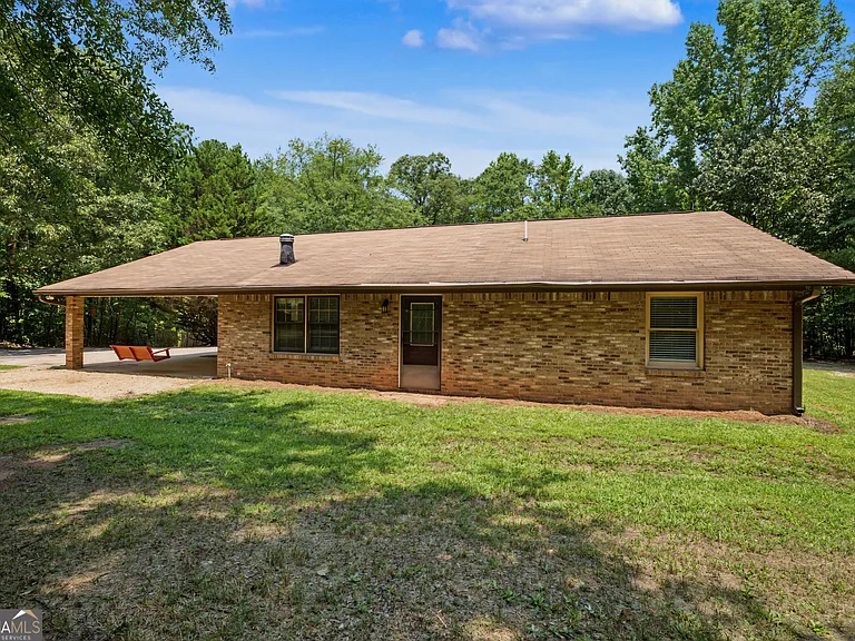 241 Busbin Rd — Photo 5