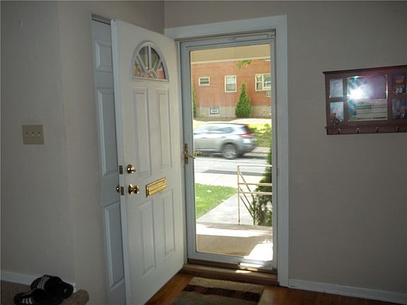 3rd image of 486 Browns Ln