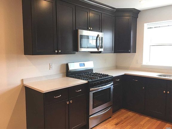 5th image of 704 Port Washington Blvd