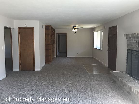 3rd image of 302 Crescent Dr