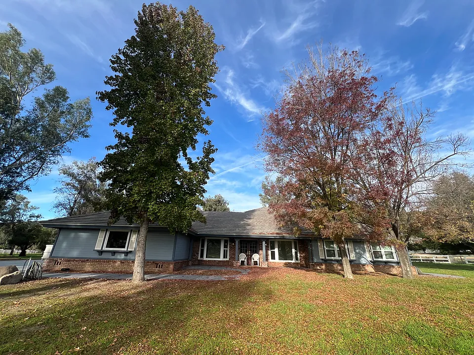 38195 Calle De Lobo