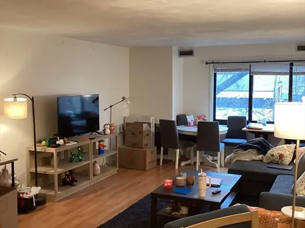 2130 Massachusetts Ave APT 2D, Cambridge, MA 02140