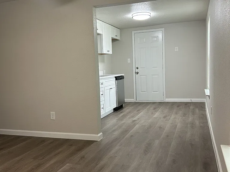 407 N Justin Ave #D — Photo 8