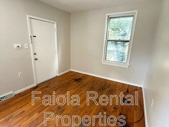2nd image of 827 Church St